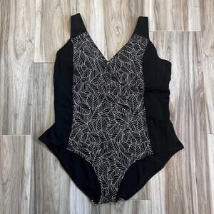 Artesands one piece swimsuit black White Geo Print‎ Size 22 Casual Beach Travel